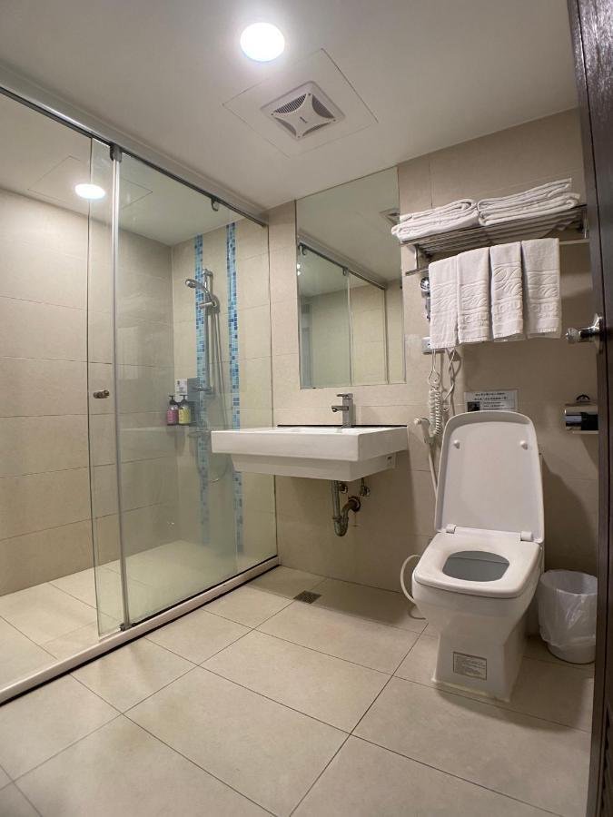 Bonjour Hotel Тайчжун Экстерьер фото