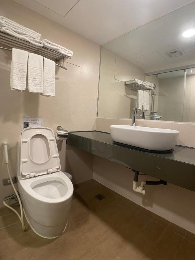 Bonjour Hotel Тайчжун Экстерьер фото