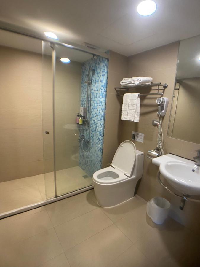 Bonjour Hotel Тайчжун Экстерьер фото