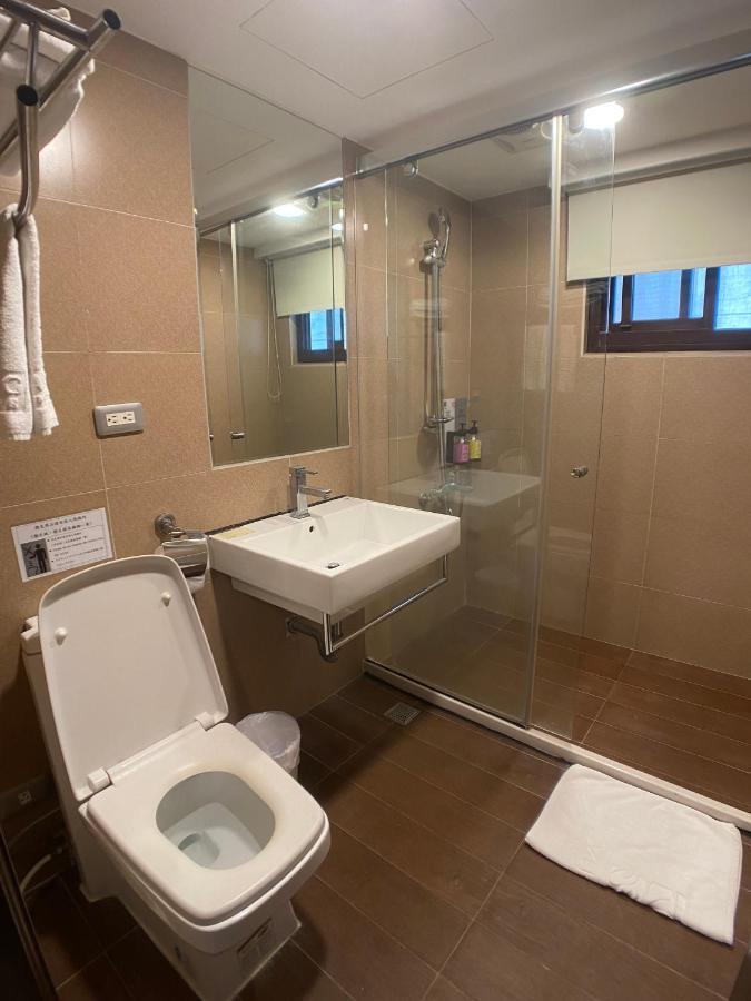 Bonjour Hotel Тайчжун Экстерьер фото