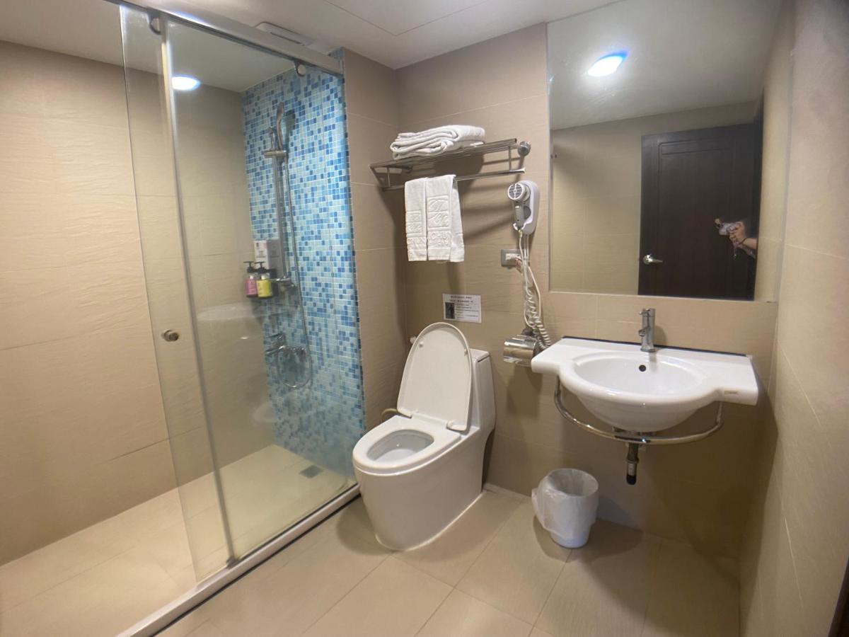 Bonjour Hotel Тайчжун Экстерьер фото