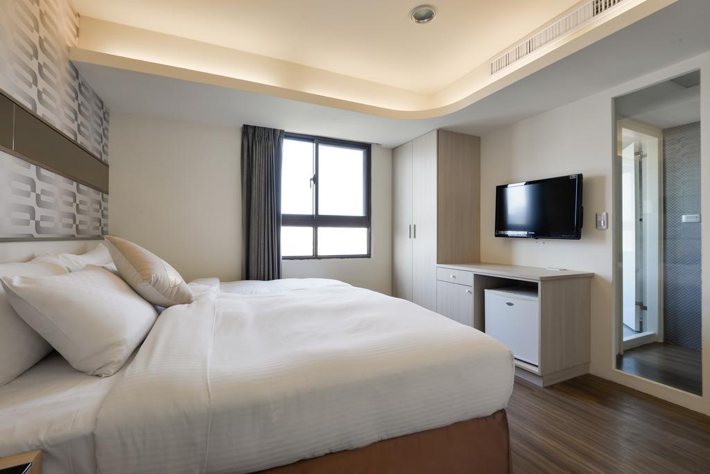 Bonjour Hotel Тайчжун Экстерьер фото